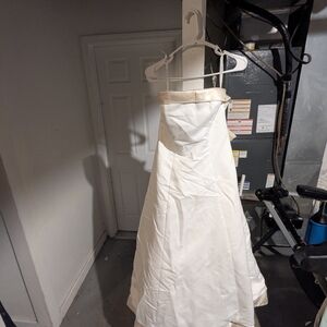 David's Bridal Strapless Cream Wedding Dress